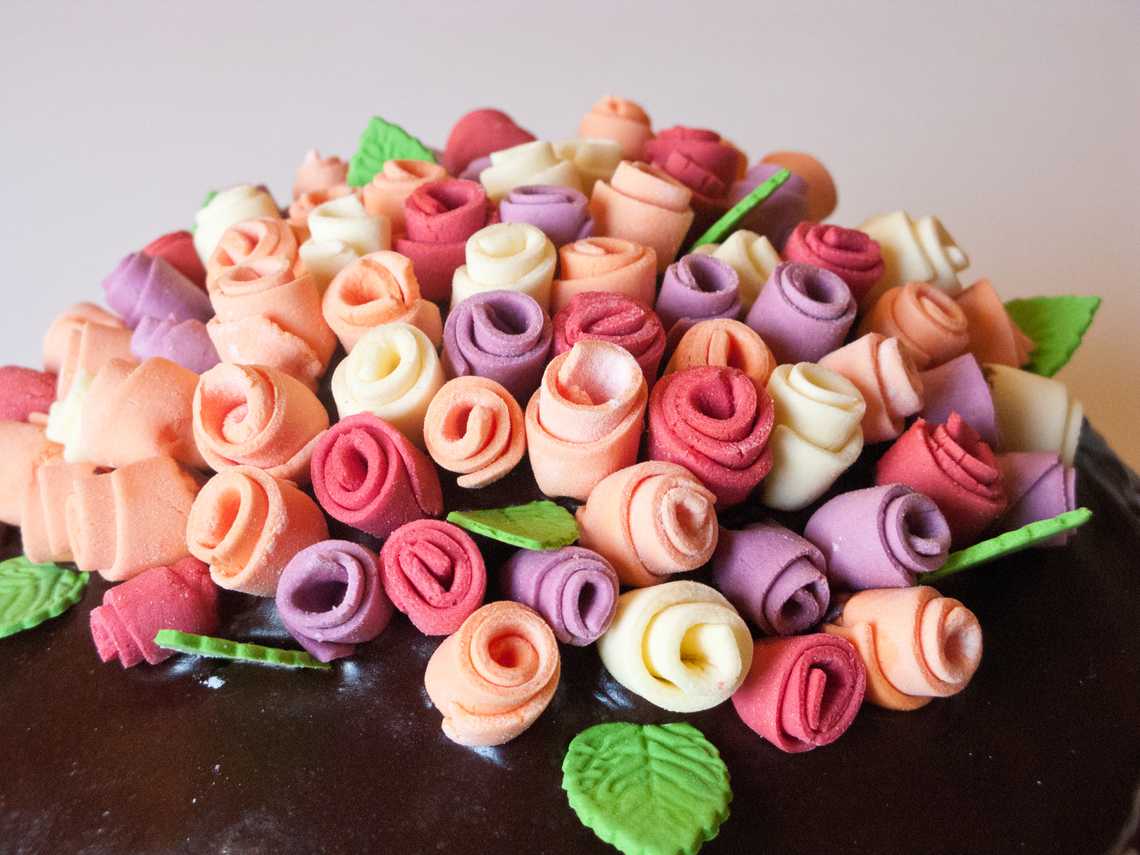 Simple Cake with Flowers — March 6, 2011